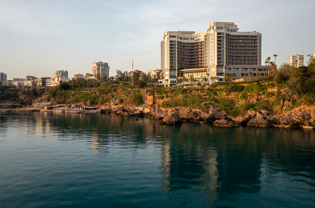 Побережье и wellness-среда Akra Antalya