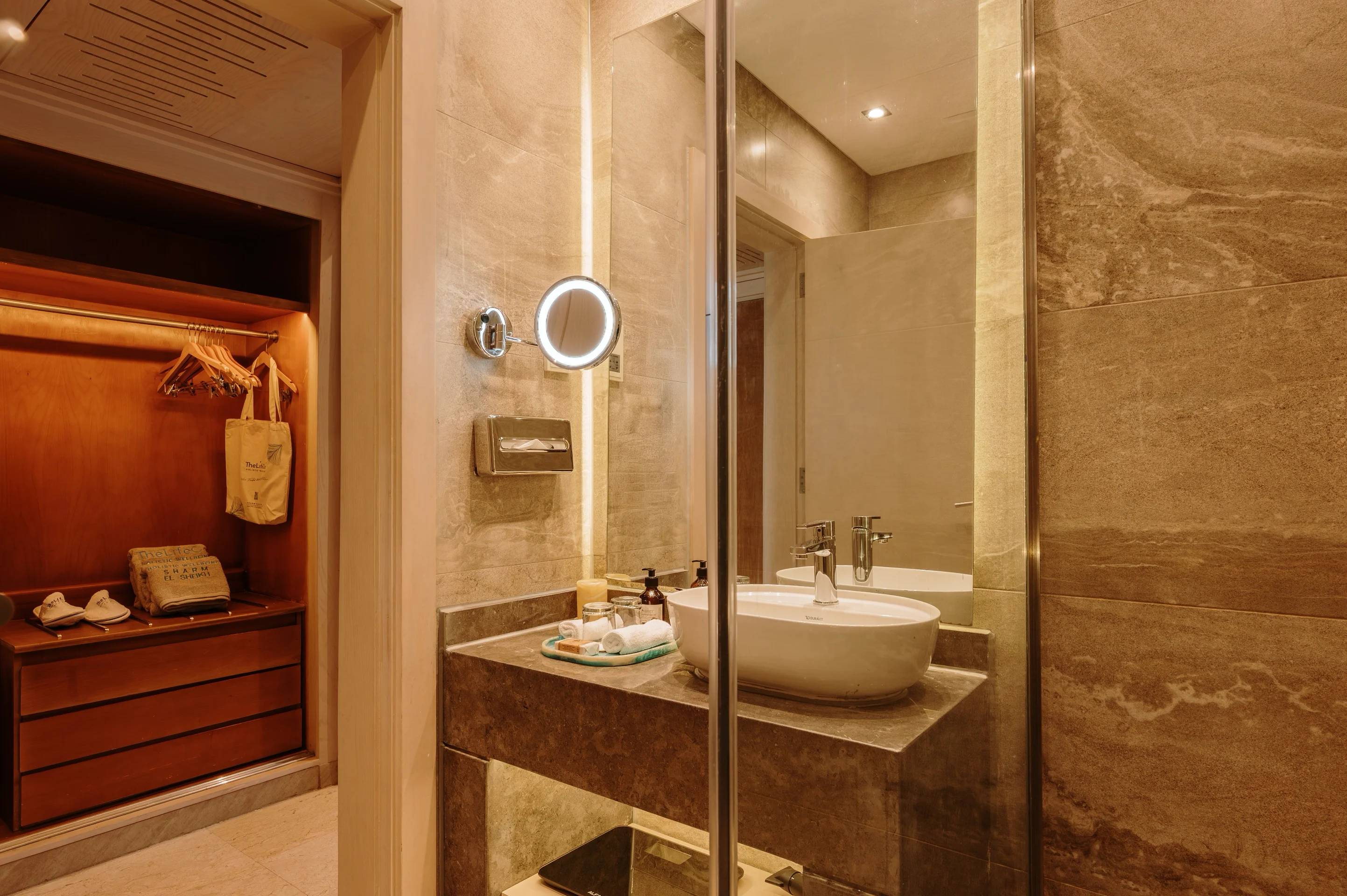 TheLifeCo Sharm: бассейн и вид на Красное море