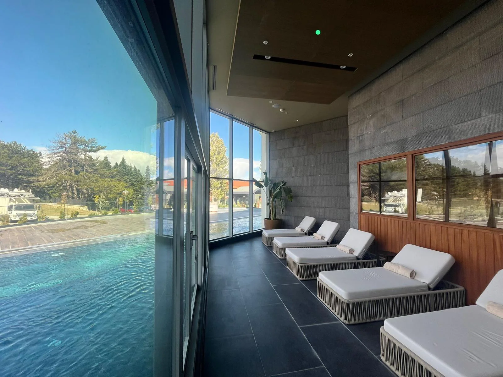 Swissôtel Uludağ pool and recovery space