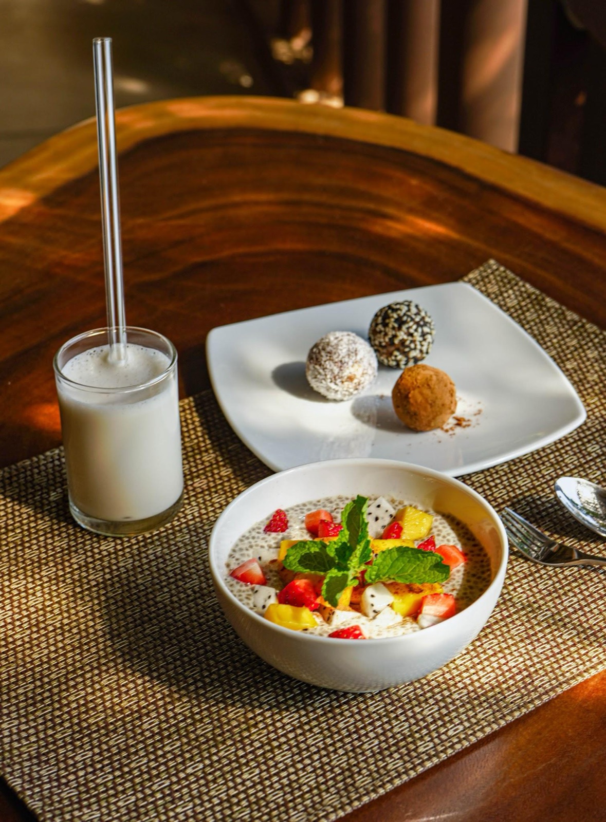 Plant-based breakfast bowl, raw energy balls and a fresh plant milk