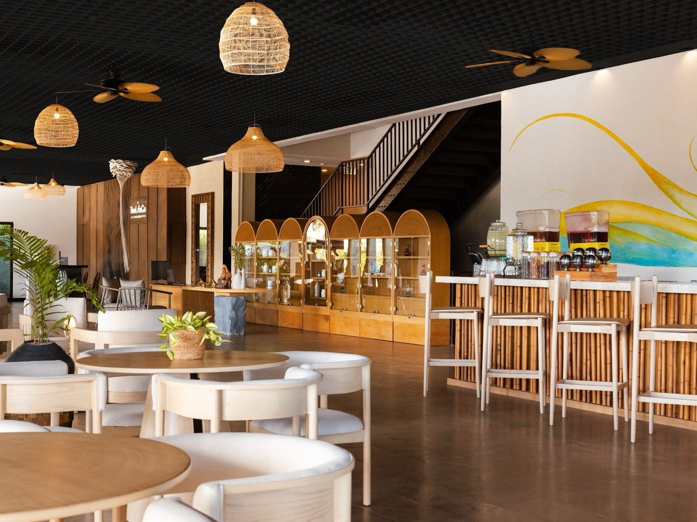 Lobby and lounge